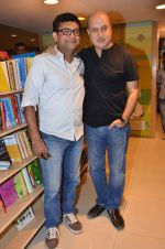 Anupam Kher, Ken Ghosh at the book launch of Komal Mehta in Crossword, Mumbai on 28th June 2012 (53).JPG
